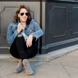 Meet your Posher, Caitlin